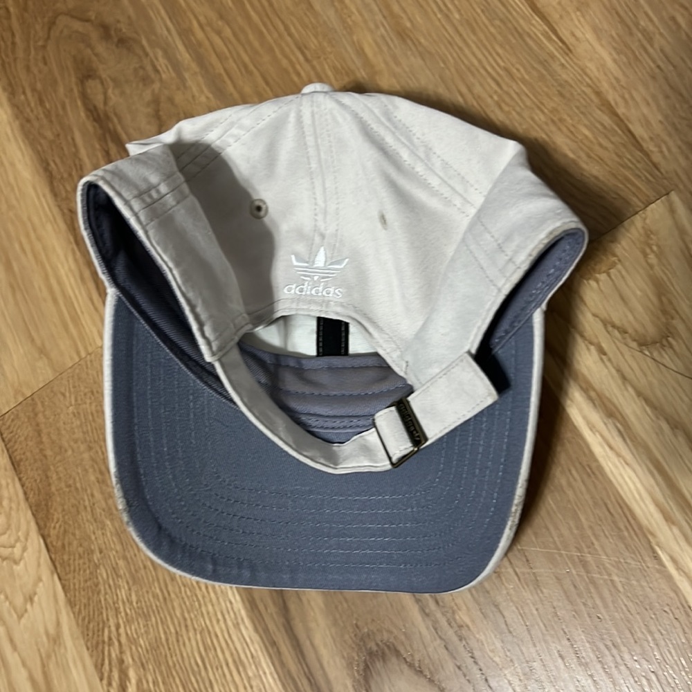 Adidas hat - Picture 2 of 2